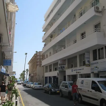 Palm Sea Beach Holiday Suites And لارنكا