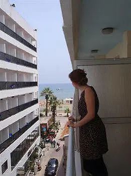 Palm Sea Beach Holiday Suites And شقة لارنكا
