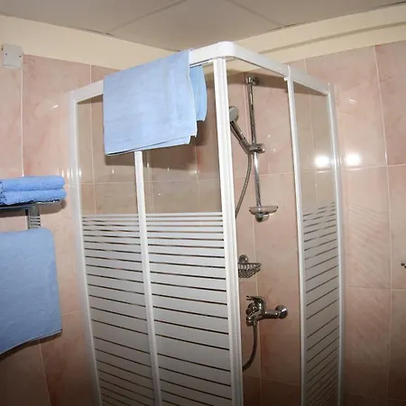 Palm Sea Beach Holiday Suites And Ларнака