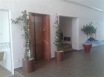 Palm Sea Beach Holiday Suites And Ларнака