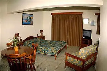 Palm Sea Beach Holiday Suites And *